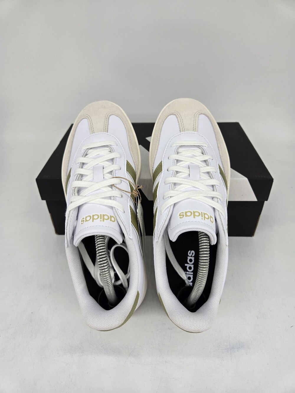 adidas Women's Barreda JR1191 White Gold Metallic Alumina Shoes Size 6 - Picture 6 of 8
